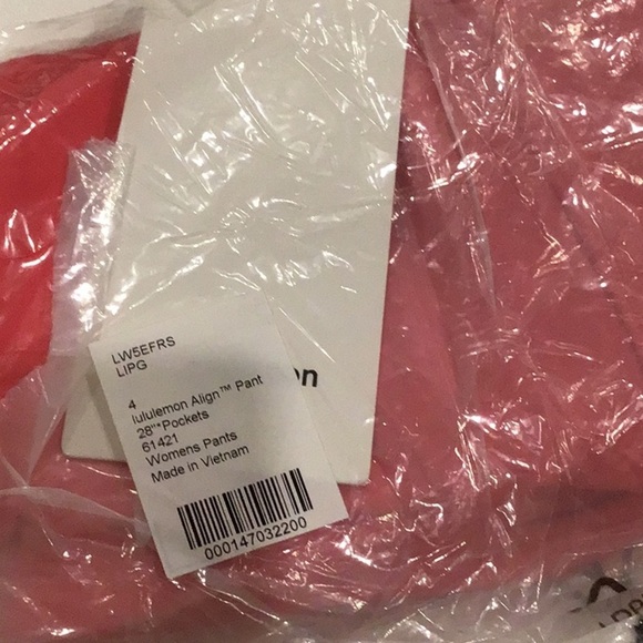 E - Lululemon Align High-Rise Pant with Pockets 28"
Lip Gloss - Picture 5 of 5